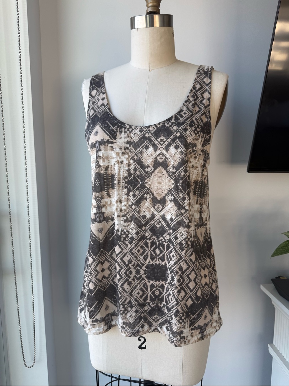 Ecote Geometric Print Scoop Neck Tank Top